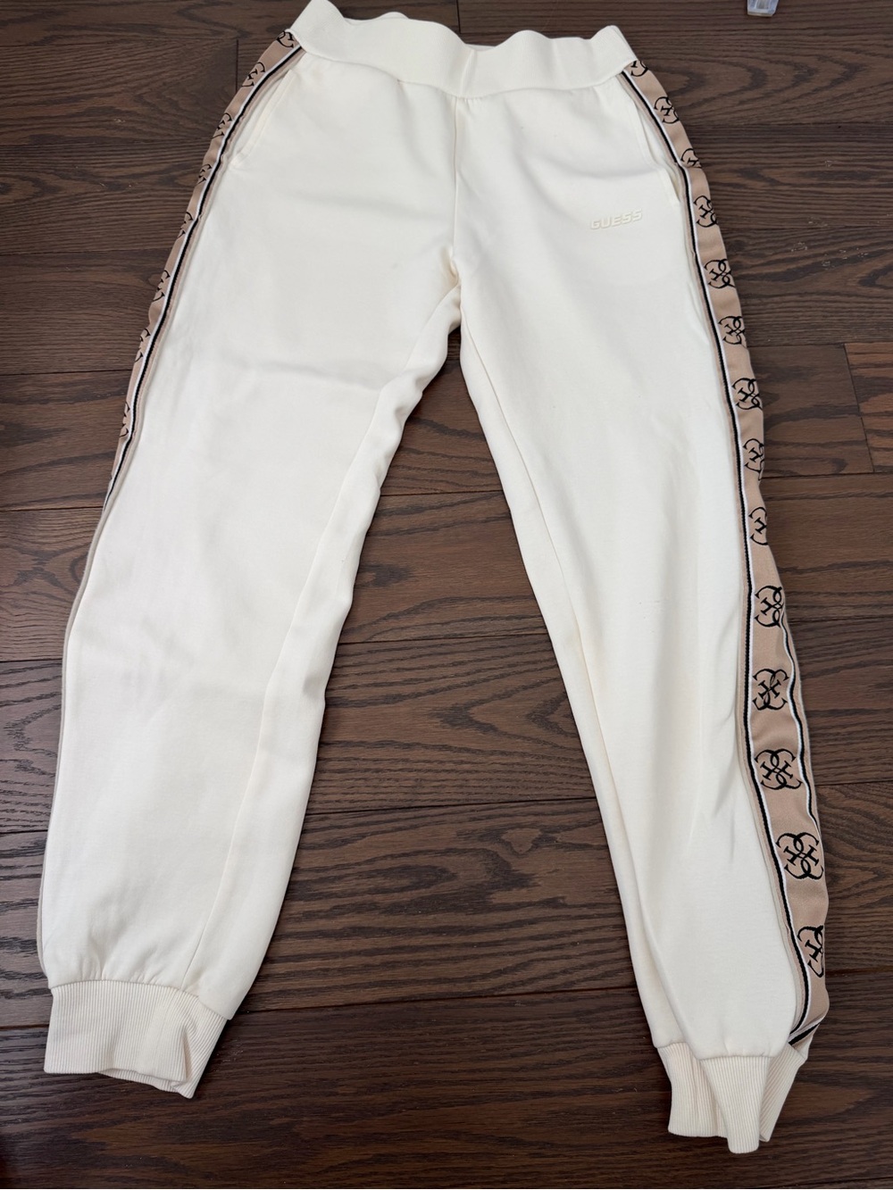 GUESS Cream Pullover Sweatshirt with Ribbed Collar